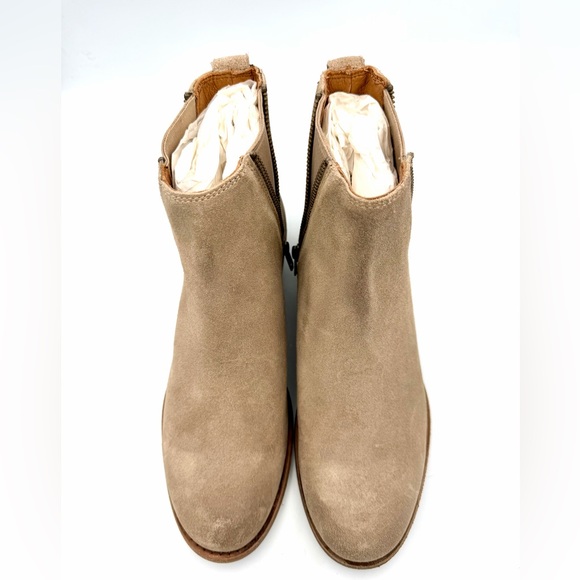 NWT Frye Women's Ash Suede Chelsea Ankle Boots - Picture 6 of 9